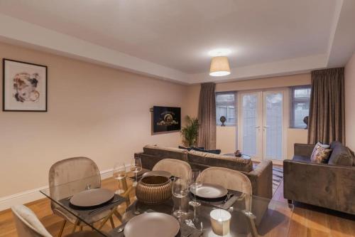3BR Retreat, Allocated Parking, Private Garden - By Tempstay, Windsor (zdjęcie 7)