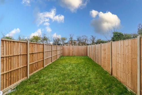 3BR Retreat, Allocated Parking, Private Garden - By Tempstay, Windsor (zdjęcie 9)