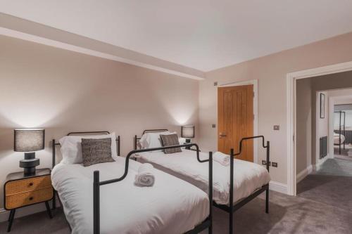 3BR Retreat, Allocated Parking, Private Garden - By Tempstay, Windsor (zdjęcie 10)