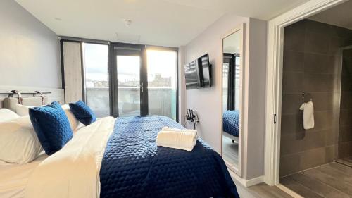 Deluxe Double Room with Balcony image 10