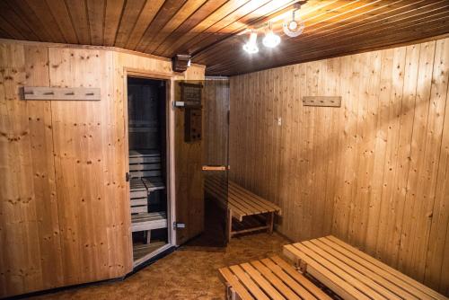 3 twin beds