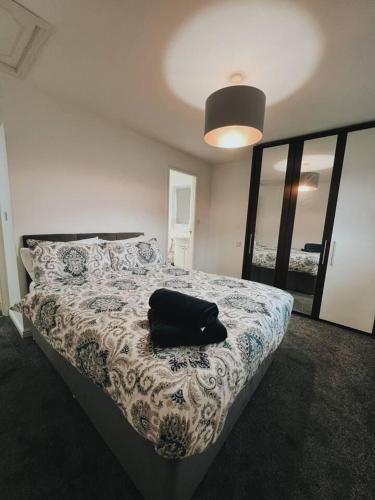 3-Bed House Sleeps 8-Free Parking & Private Garden