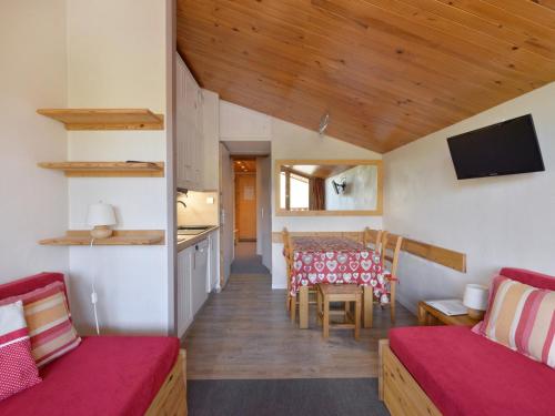Appartement fonctionnel de 2 pieces avec balcon et casier a ski - FR-1-181-2155 in La Plagne