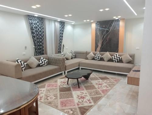 لاصحاب التميز شقة راقية في المهندسين بالقرب من جامعة الدول والنيل, Kair (zdjęcie 3)