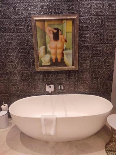 Tesis özellikleri, Green Elephant in Lilongwe