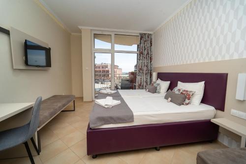 Standard Double or Twin Room image 5
