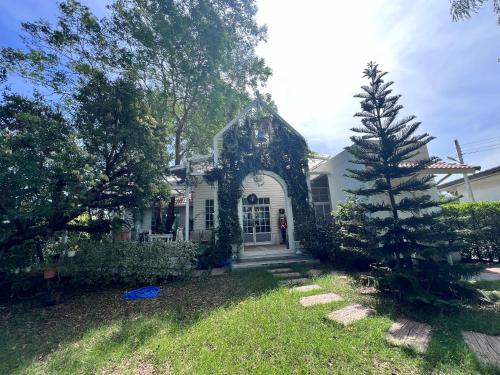 Me and Tree Villa in สระบุรี