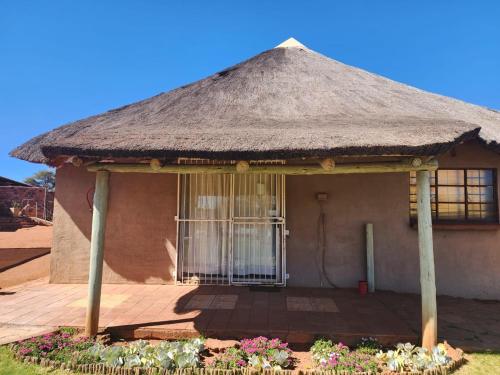 2 bedrooms, 7 beds
