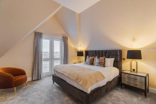 Luxury Penthouse - Castle Views - 2 Bed & Parking - By Tempstay, Windsor (foto 8)