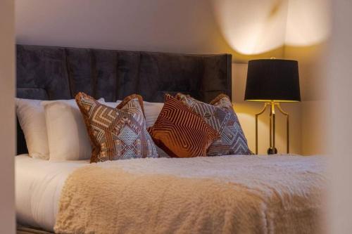 Luxury Penthouse - Castle Views - 2 Bed & Parking - By Tempstay, Windsor (foto 10)