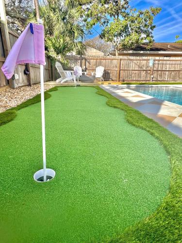 Luxury Villa 3 Blocks from the Beach with Pool a Fire Pit and Outdoor Oasis in Cape Canaveral, USA
