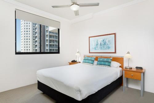 One-Bedroom Apartment image 4