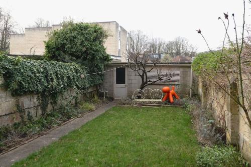 The Courtyard Georgian Apartment - 2 Bedrooms, Bath (photo 9)