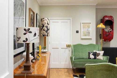 The Courtyard Georgian Apartment - 2 Bedrooms, Bath (photo 10)