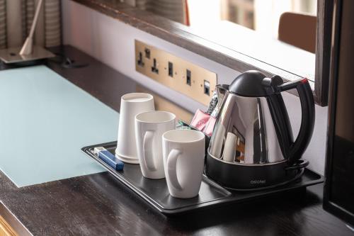 Hilton London Kensington Hotel - main image