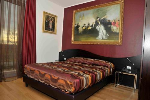 Standard Double Room image 7