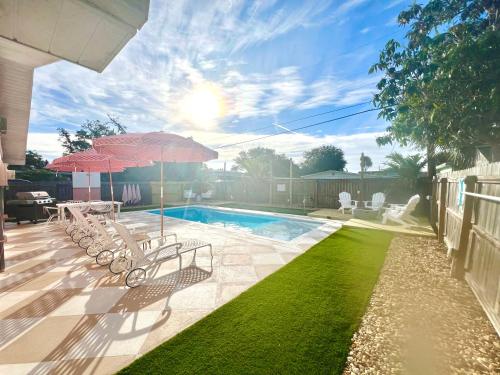 Luxury Villa 3 Blocks from the Beach with a Pool, Fire Pit and Outdoor Oasis in Cape Canaveral, USA