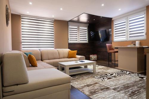 . Ema, Asja, Eda Apartments