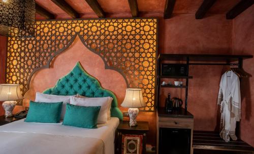 Classic Double Room with View image 5