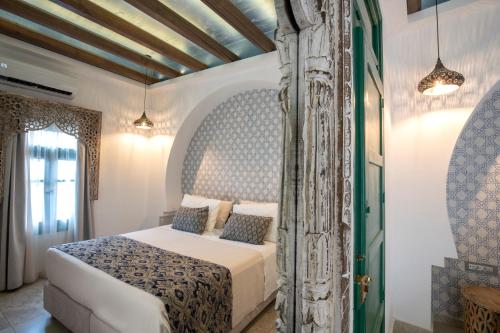 Classic Double Room with View image 9