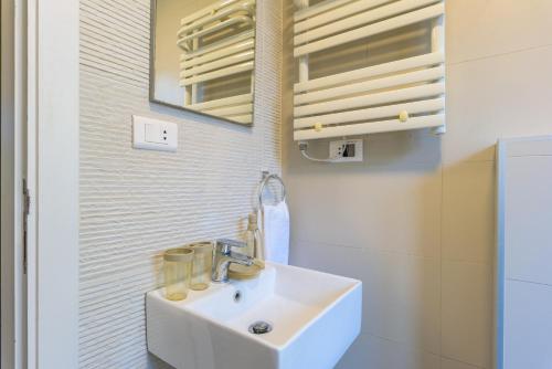 One-Bedroom Apartment image 10