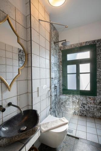 Classic Double Room with View image 7