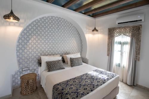 Classic Double Room with View image 8