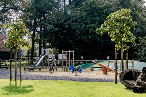 สนามเด็กเล่น, Landgoed Het Rheins in เฟอร์สไพรเดอ เฮาเชน เอนเทอร์บรูก เอน ออมเคอวิง