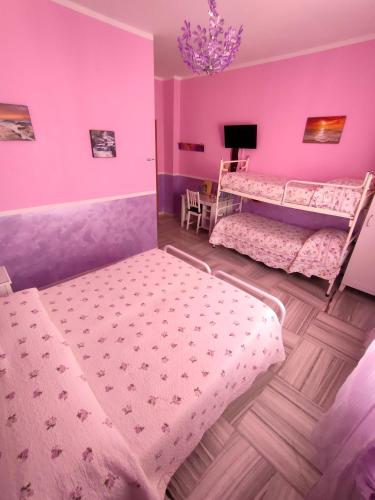 Triple Room with Private Bathroom room in Hotel Serenella