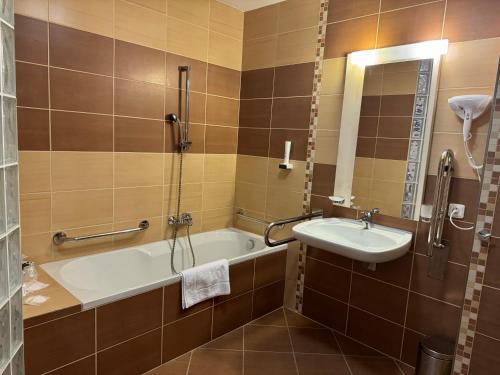 Apartment 416 with mountain view in Hotel Crocus, Strbske Pleso, Štrbské Pleso (Foto 9)