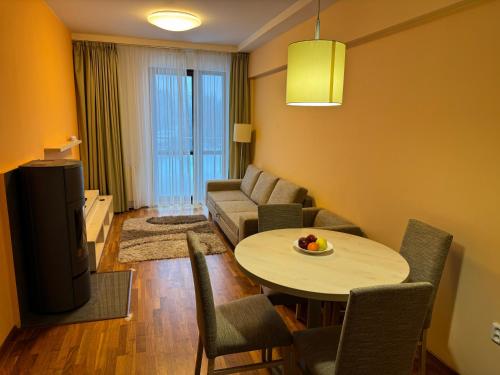Apartment 416 with mountain view in Hotel Crocus, Strbske Pleso, Štrbské Pleso (Foto 3)
