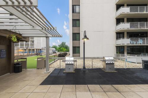 Airport Proximity Apartment at Crystal City in Arlington, USA