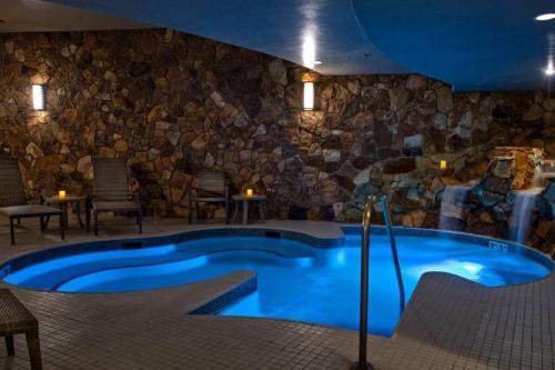 Grand Lodge Peak 7 - 2 bedroom - Ski-in/out in Historic Downtown