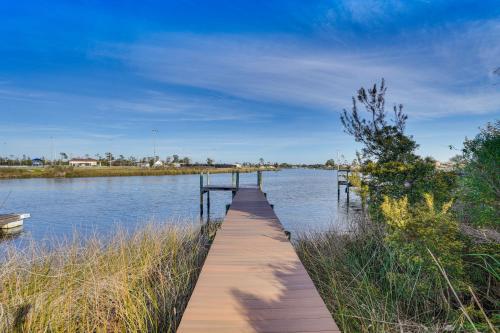 Panama City Waterfront Escape Fenced Yard and Dock!