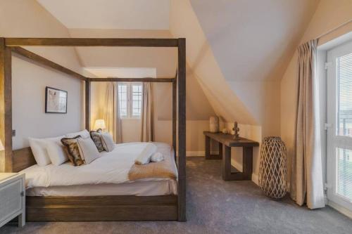 Spacious Luxury Penthouse, 2BR, Private Parking - By Tempstay, Windsor (fotografie 3)