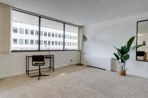 Airport Proximity Apartment at Crystal City in Arlington, USA