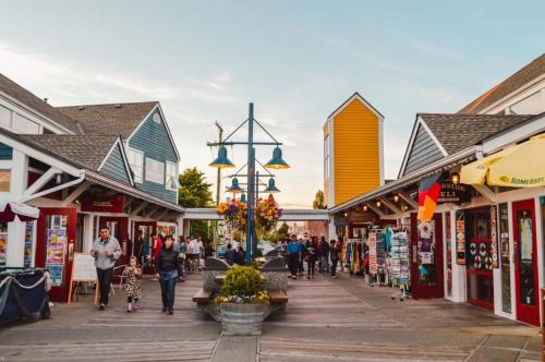 Steveston Waterfront Hotel in Richmond, Canada