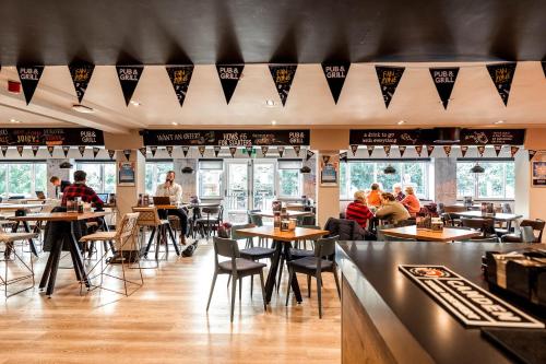 Village Hotel Manchester Cheadle - image 8