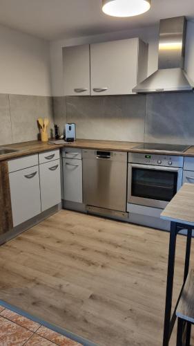 Kitchen, Wohnen auf Zeit - perfekt fur Grenzganger, Wochenend-Heimkehrer und Berufsreisende in Schworstadt