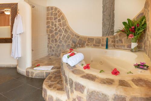 523414748 Issimo Suites (Adults Only)