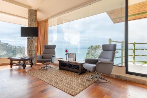 523414769 Issimo Suites (Adults Only)
