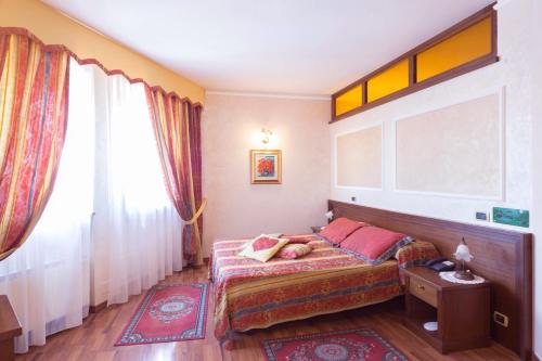 Hotel La Ruota Room Type - Superior Quadruple Room Hotel La Ruota Room Type - Superior Quadruple Room