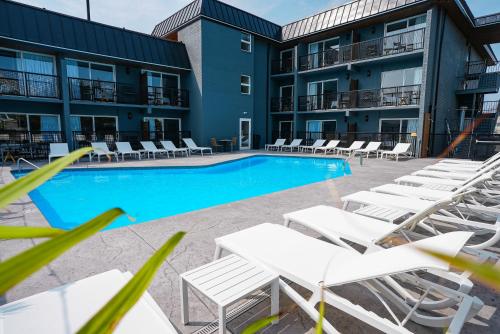 Swimming pool, The Boulevard Hotel in Beach Haven (NJ)