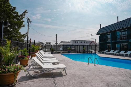 Swimming pool, The Boulevard Hotel in Beach Haven (NJ)