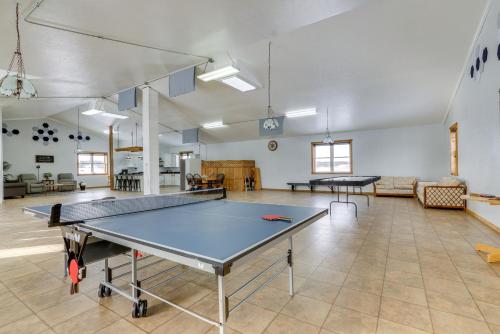 Bright Shipshewana Gem with Shuffleboard Table! in Shipshewana, USA
