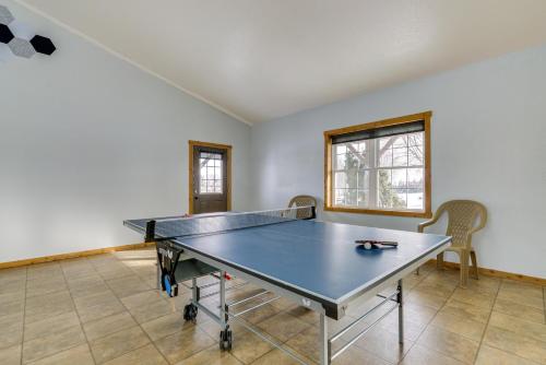 Bright Shipshewana Gem with Shuffleboard Table! in Shipshewana, USA
