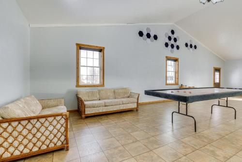 Bright Shipshewana Gem with Shuffleboard Table! in Shipshewana, USA