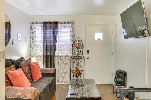 Quaint St Louis Home about 6 Mi to Downtown! in Hillsdale, USA