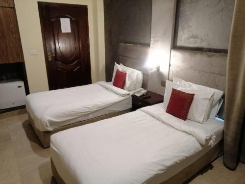 Shelton Hotel Lahore - image 9