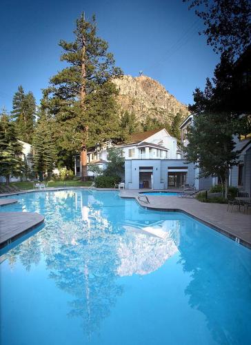 Palisades Tahoe Lodge Rentals Studio Loft #345 in โอลิมปิกแวลเลย์